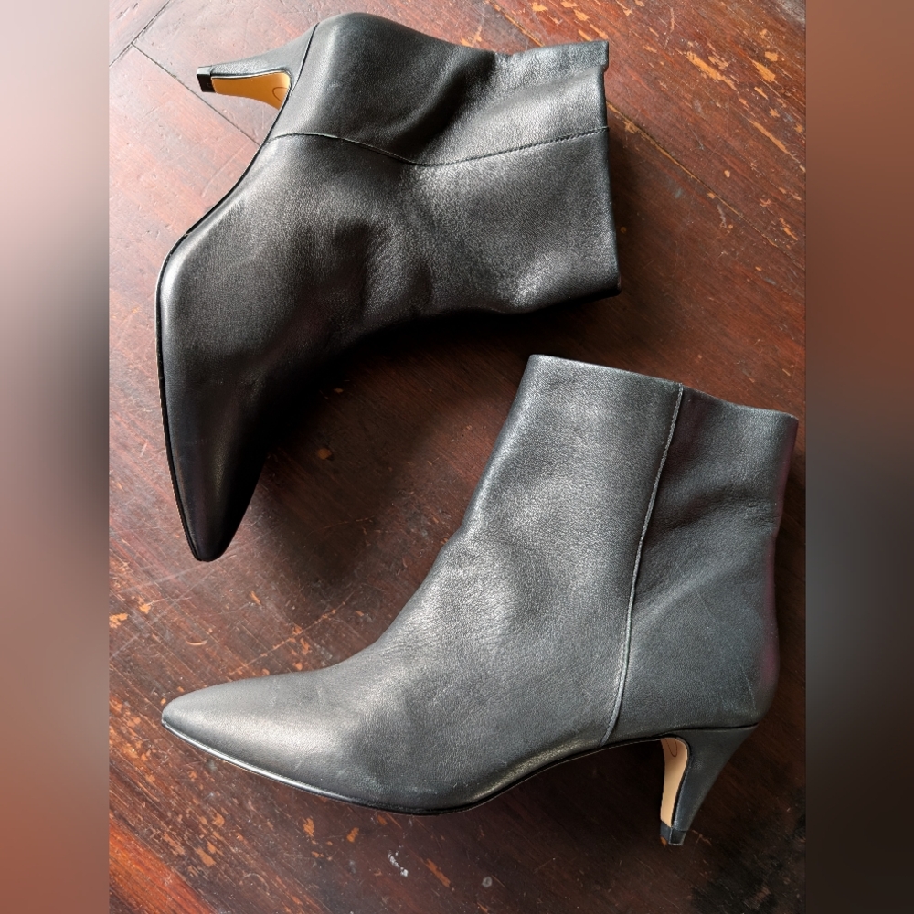 Dolce Vita Black Ankle Boots Supple black leather women 8 kitten heel matte